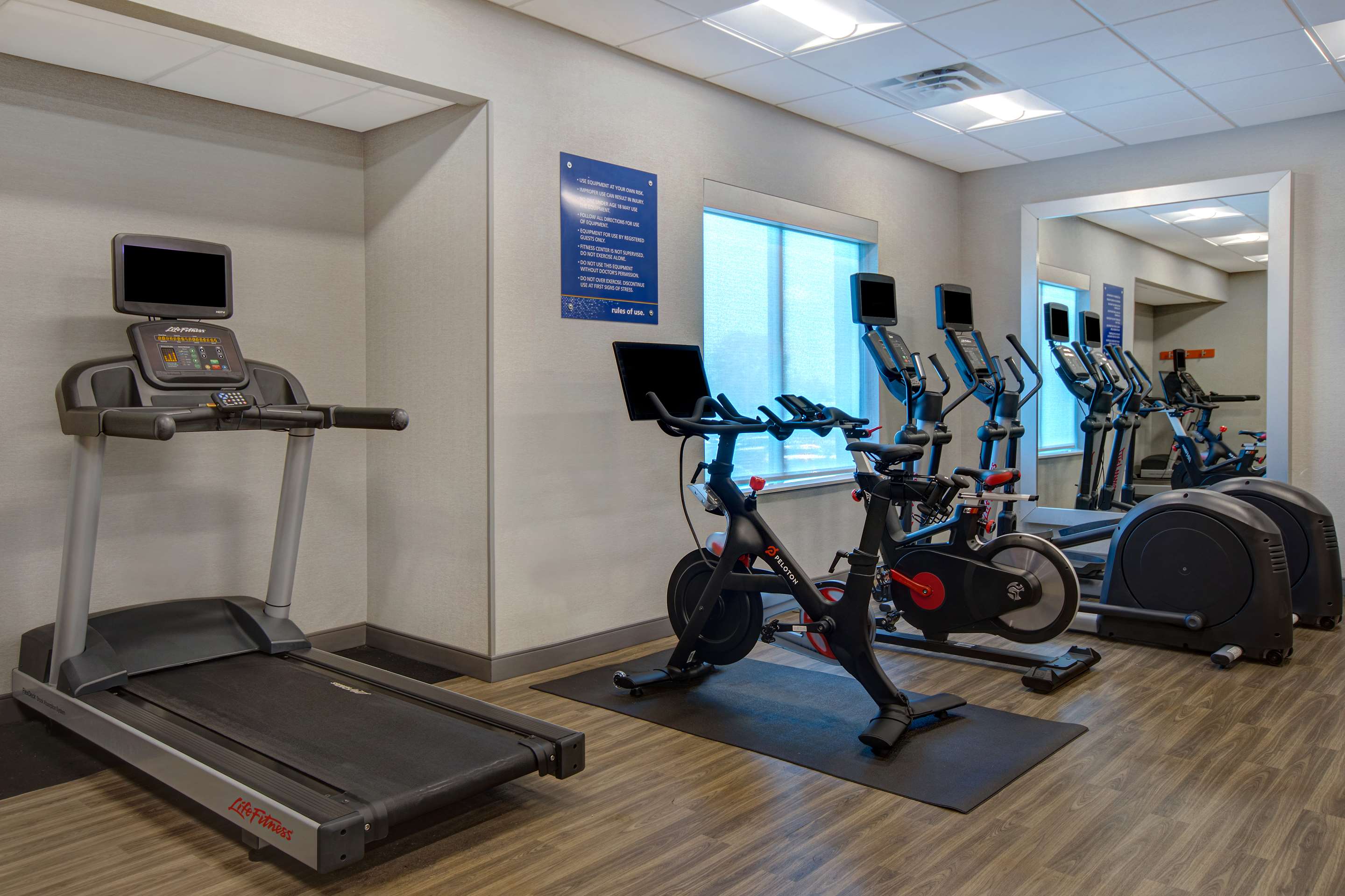 Health club fitness center gym | Hampton Inn Lakeville Minneapolis
