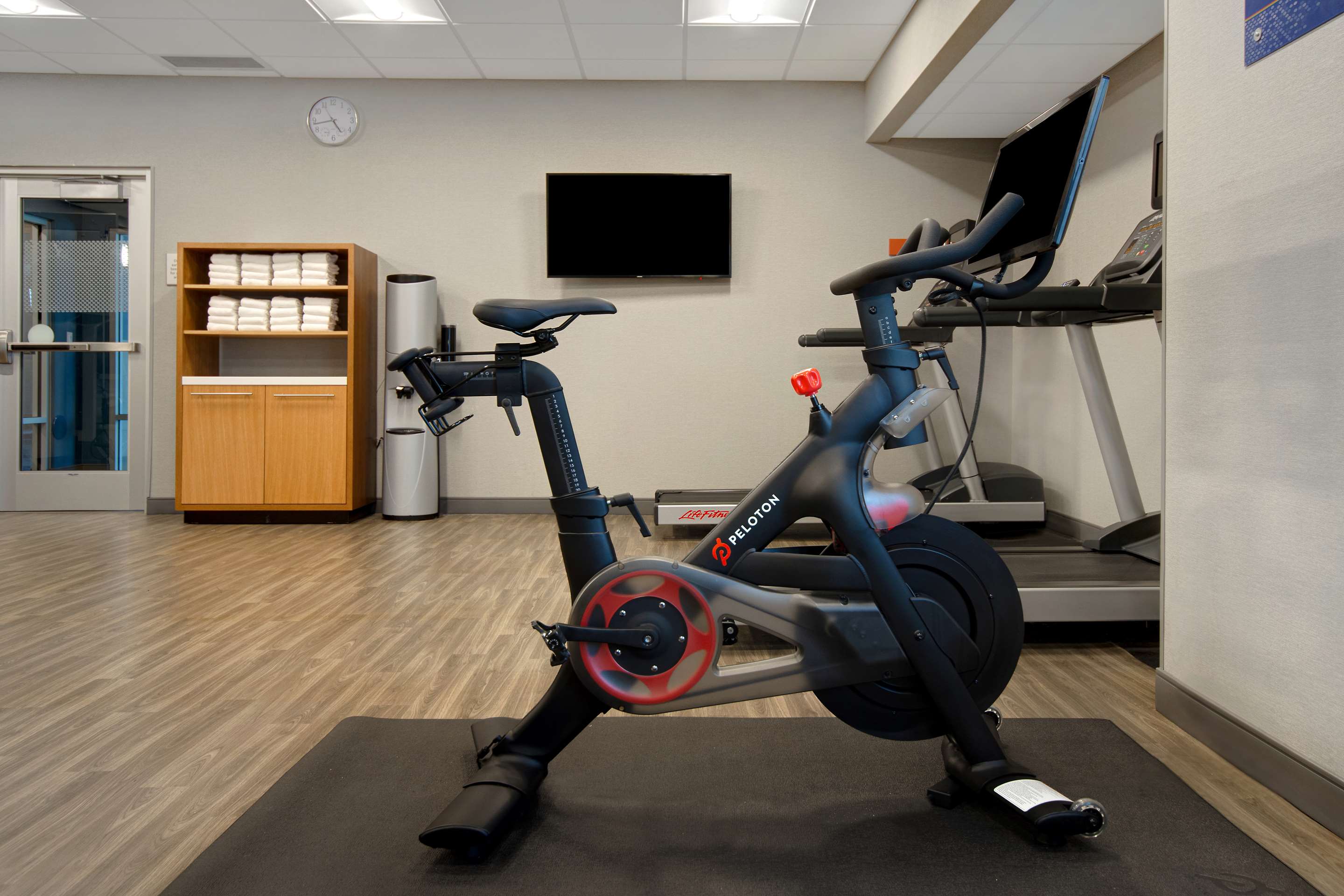 Health club fitness center gym | Hampton Inn Lakeville Minneapolis