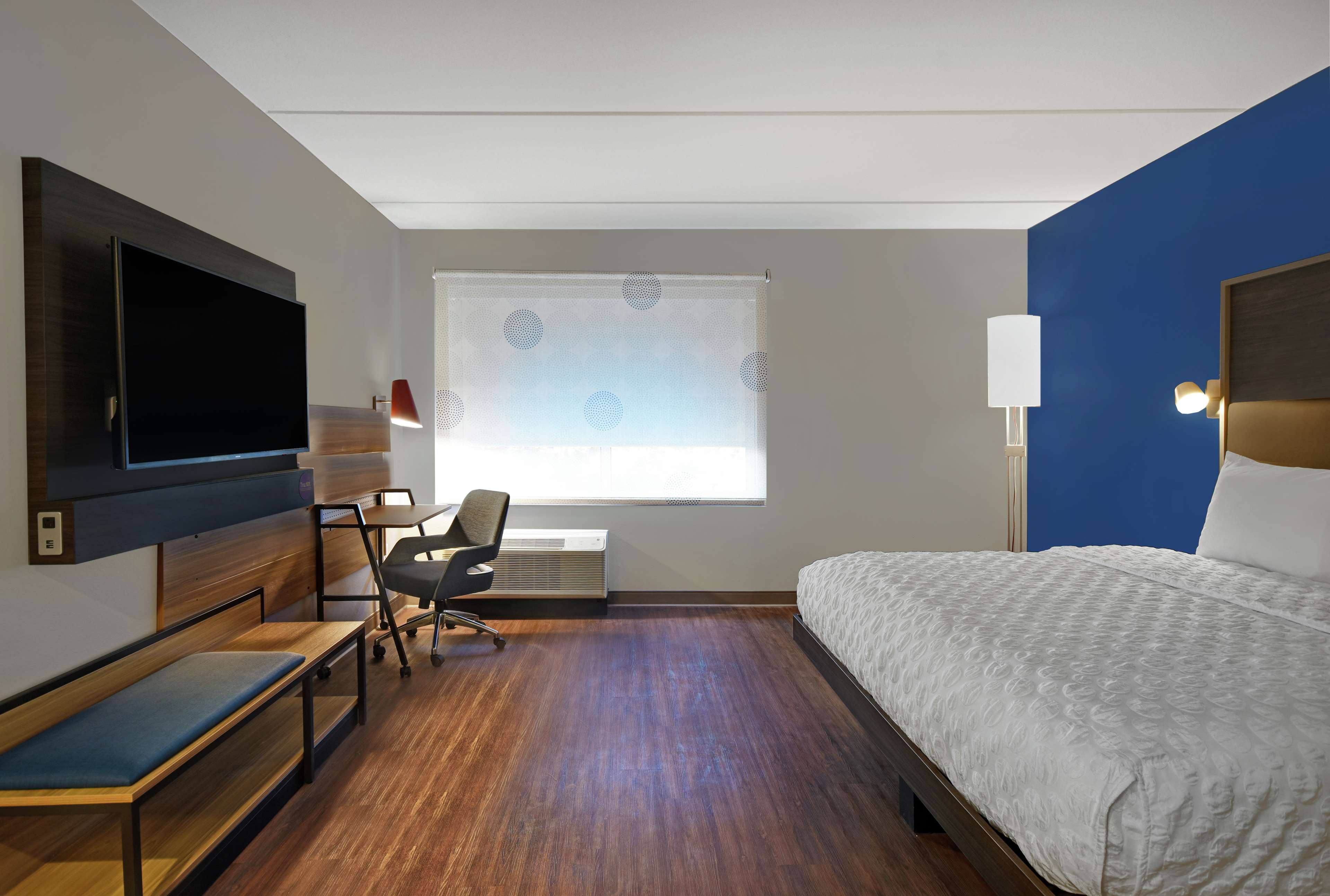 Tru by Hilton Burlington Room Type - 1 KING ACCESSIBLE TUB