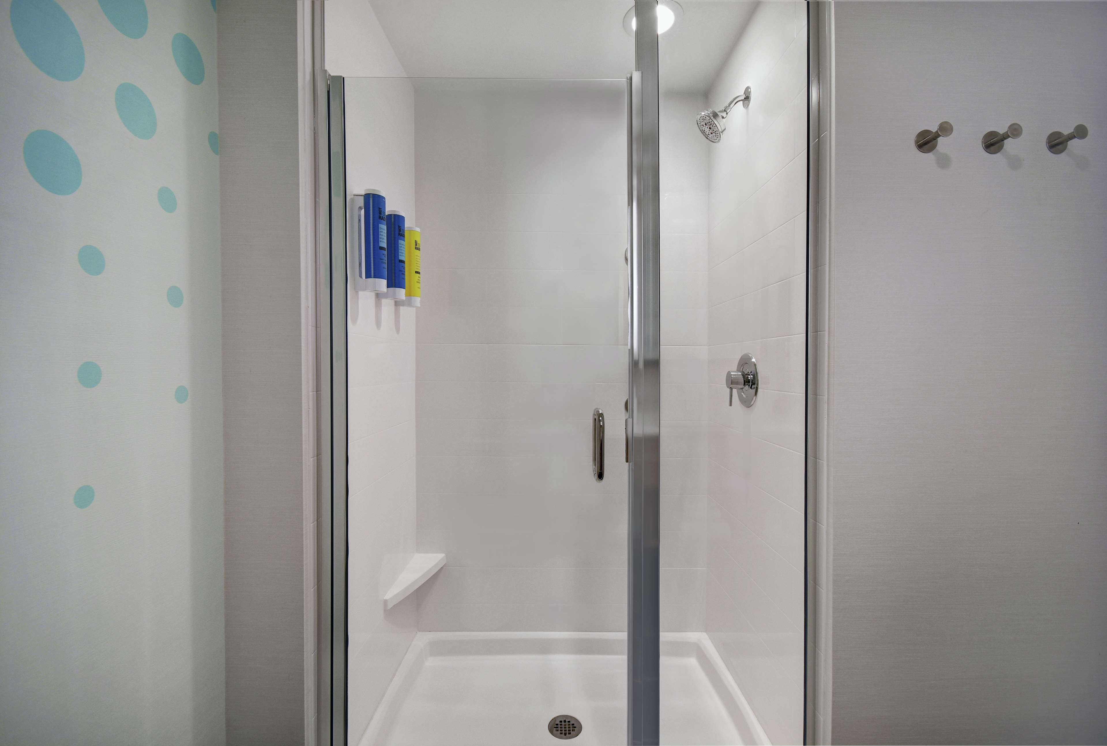Tru by Hilton Burlington Room Type - 2 QN HEARING ACCESSIBLE