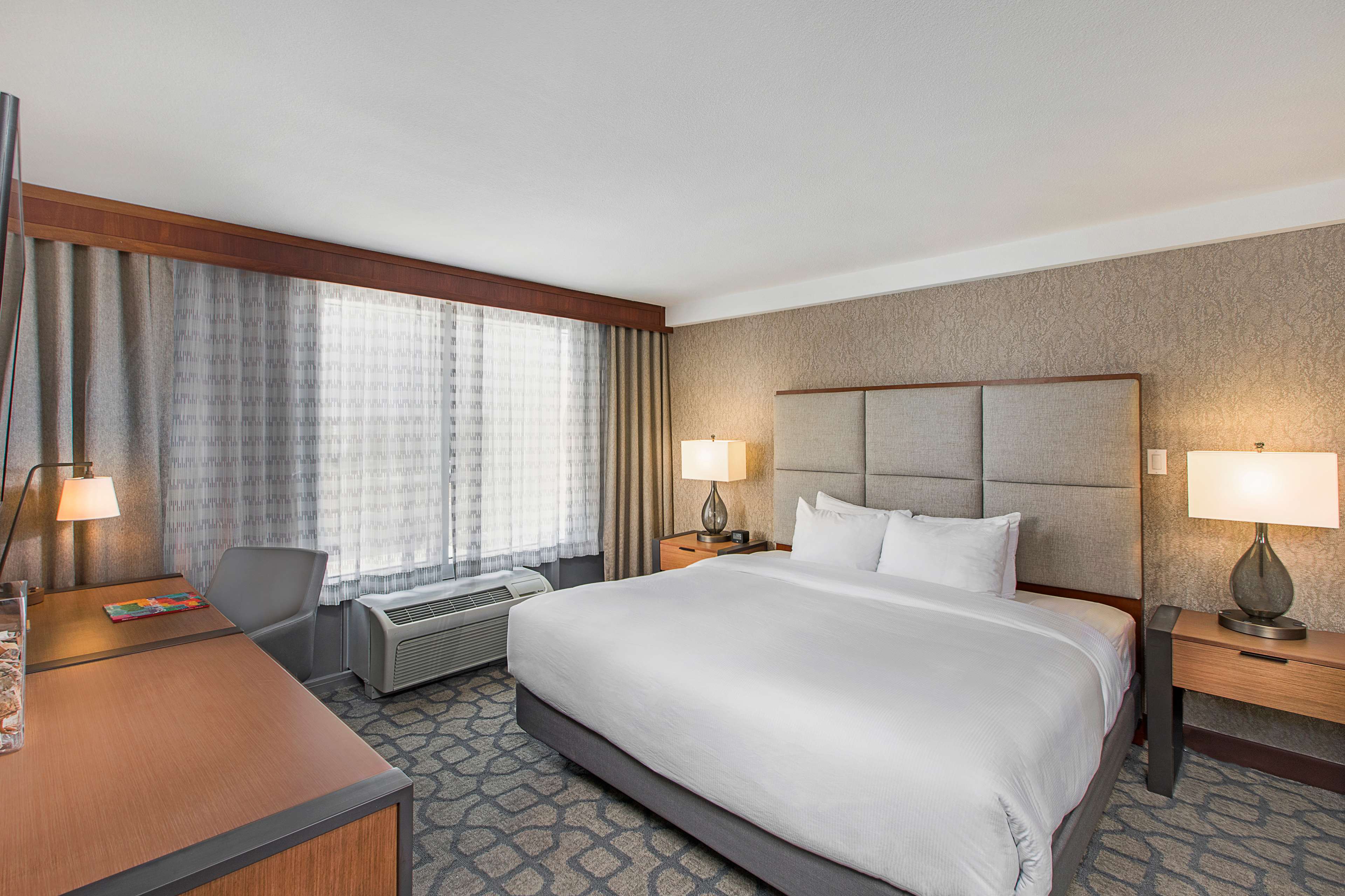 DoubleTree by Hilton San Antonio Northwest Room Type - 1KNG MOB HEAR ACC W TUB