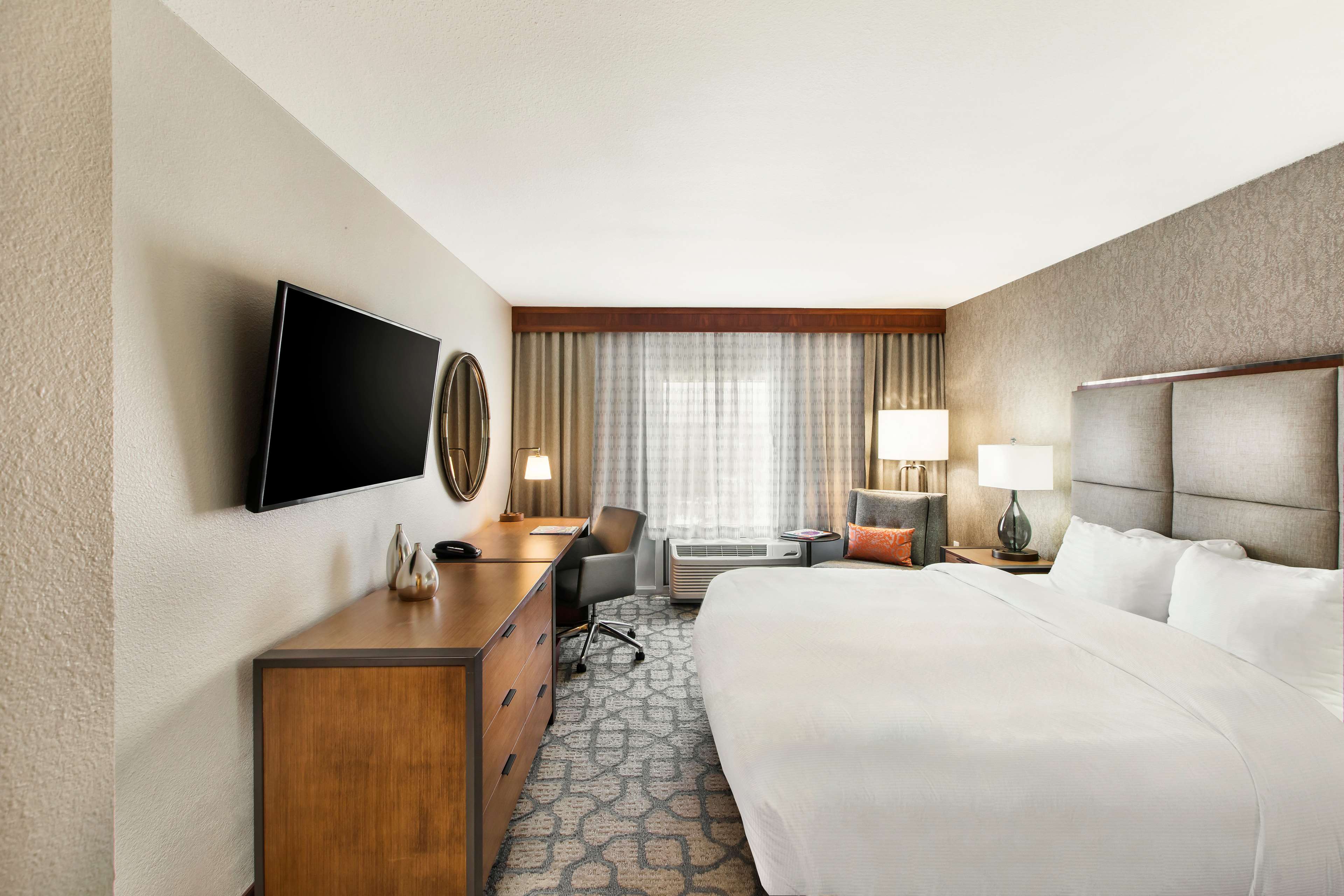 DoubleTree by Hilton San Antonio Northwest Room Type - 1 KING DELUXE