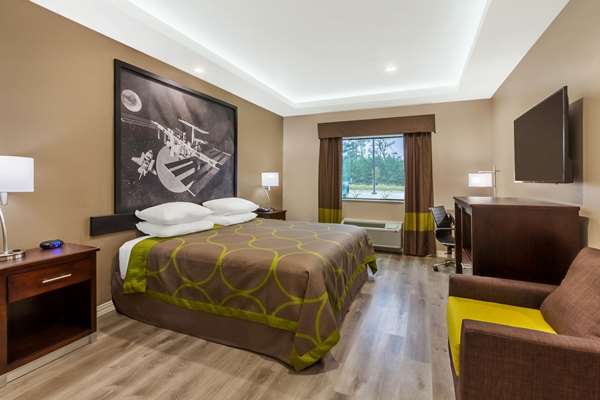  - Super 8 Hotel North Kingwood - I-69, Exit 153