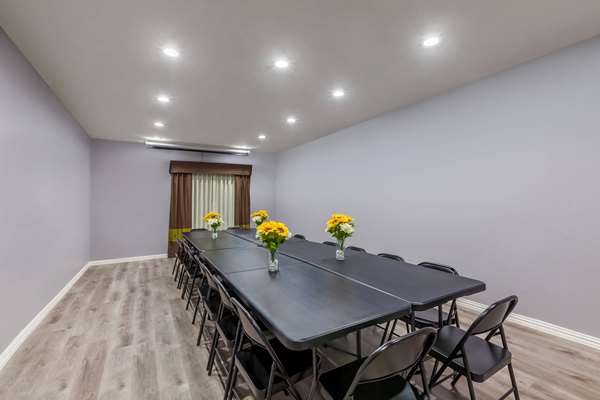  - Super 8 Hotel North Kingwood - I-69, Exit 153