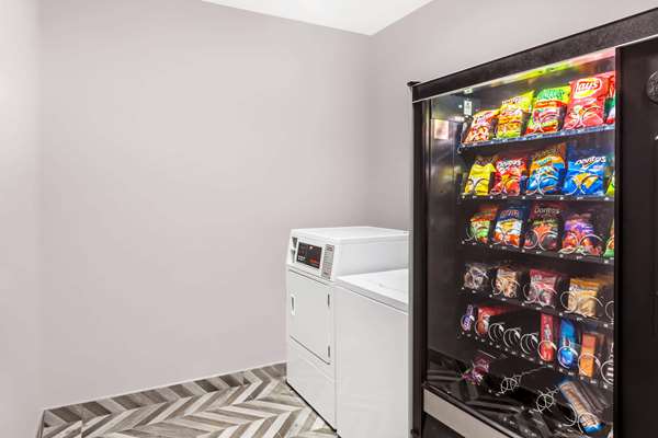 Amenities - Super 8 Hotel North Kingwood - I-69, Exit 153