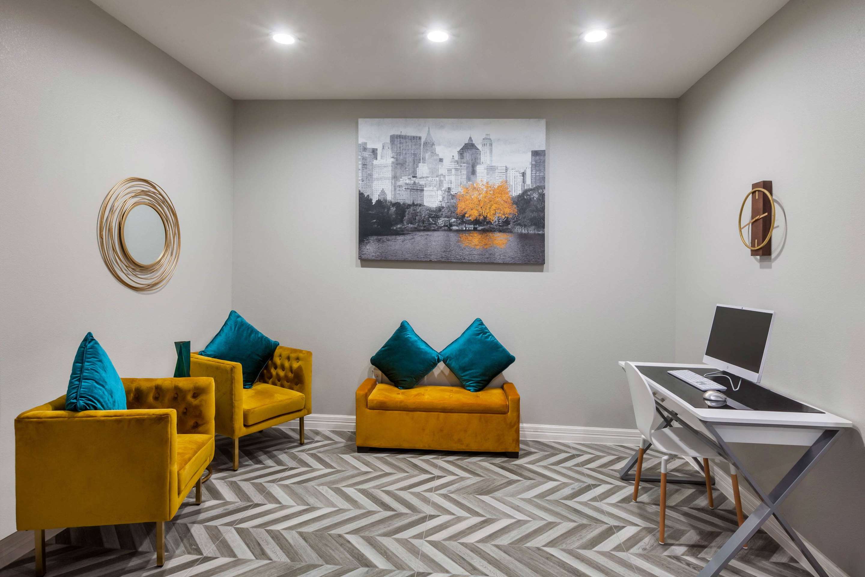 Business Center | Super 8 by Wyndham Kingwood Houston North