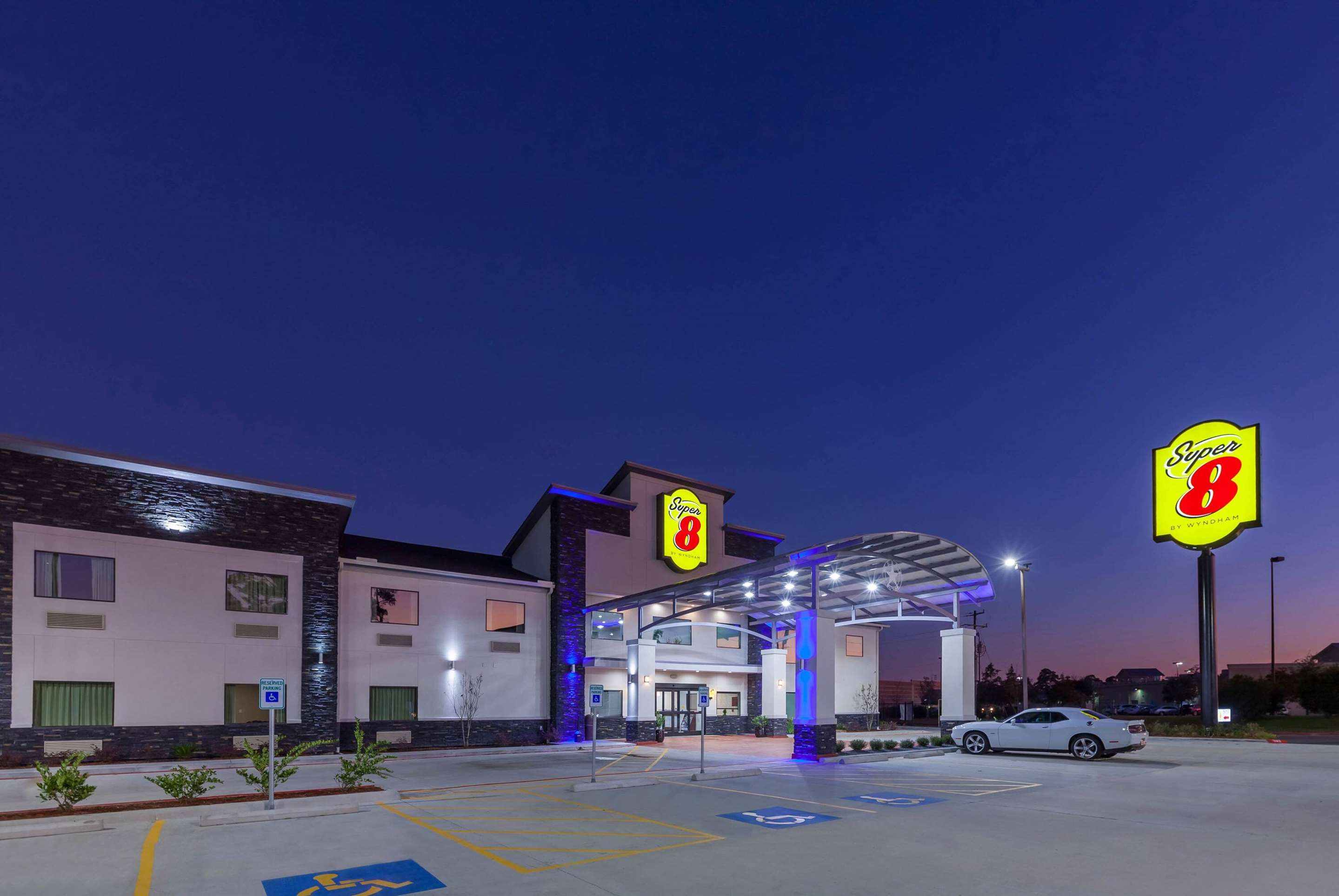 Exterior | Super 8 by Wyndham Kingwood Houston North