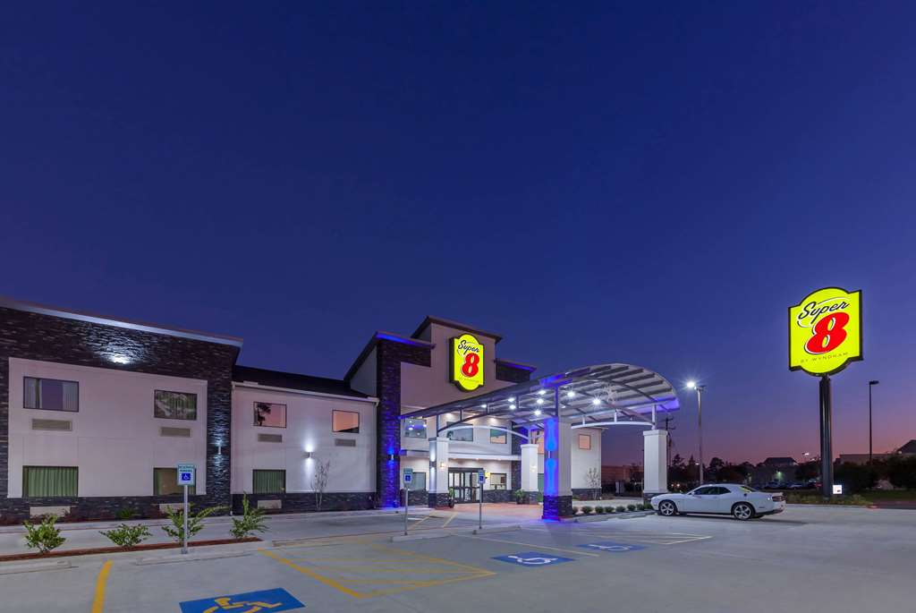 Super 8 by Wyndham Kingwood
