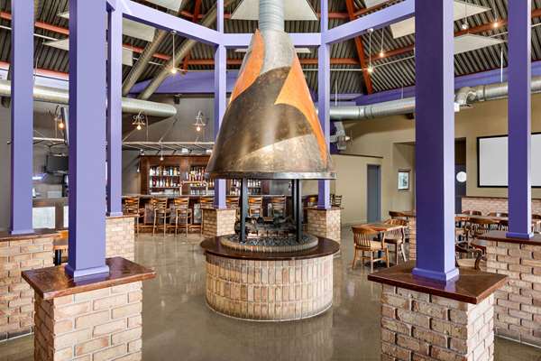 Bar - Royal Hotel Edmonton Airport Leduc