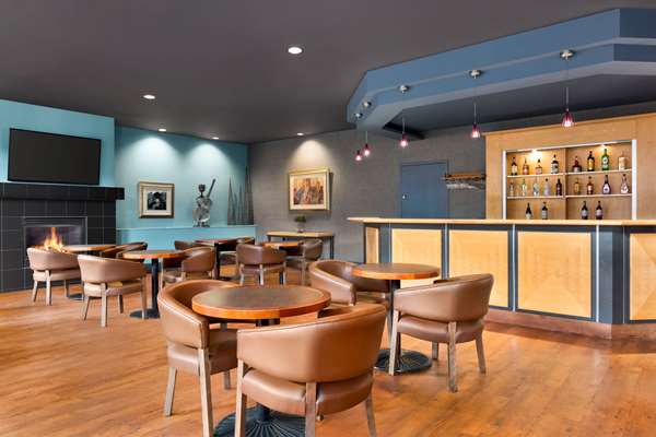 Bar - Royal Hotel Edmonton Airport Leduc