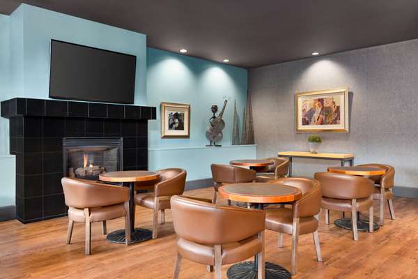 Bar - Royal Hotel Edmonton Airport Leduc