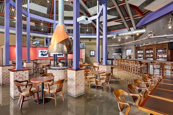 Bar - Royal Hotel Edmonton Airport Leduc