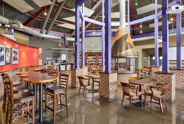 Bar - Royal Hotel Edmonton Airport Leduc