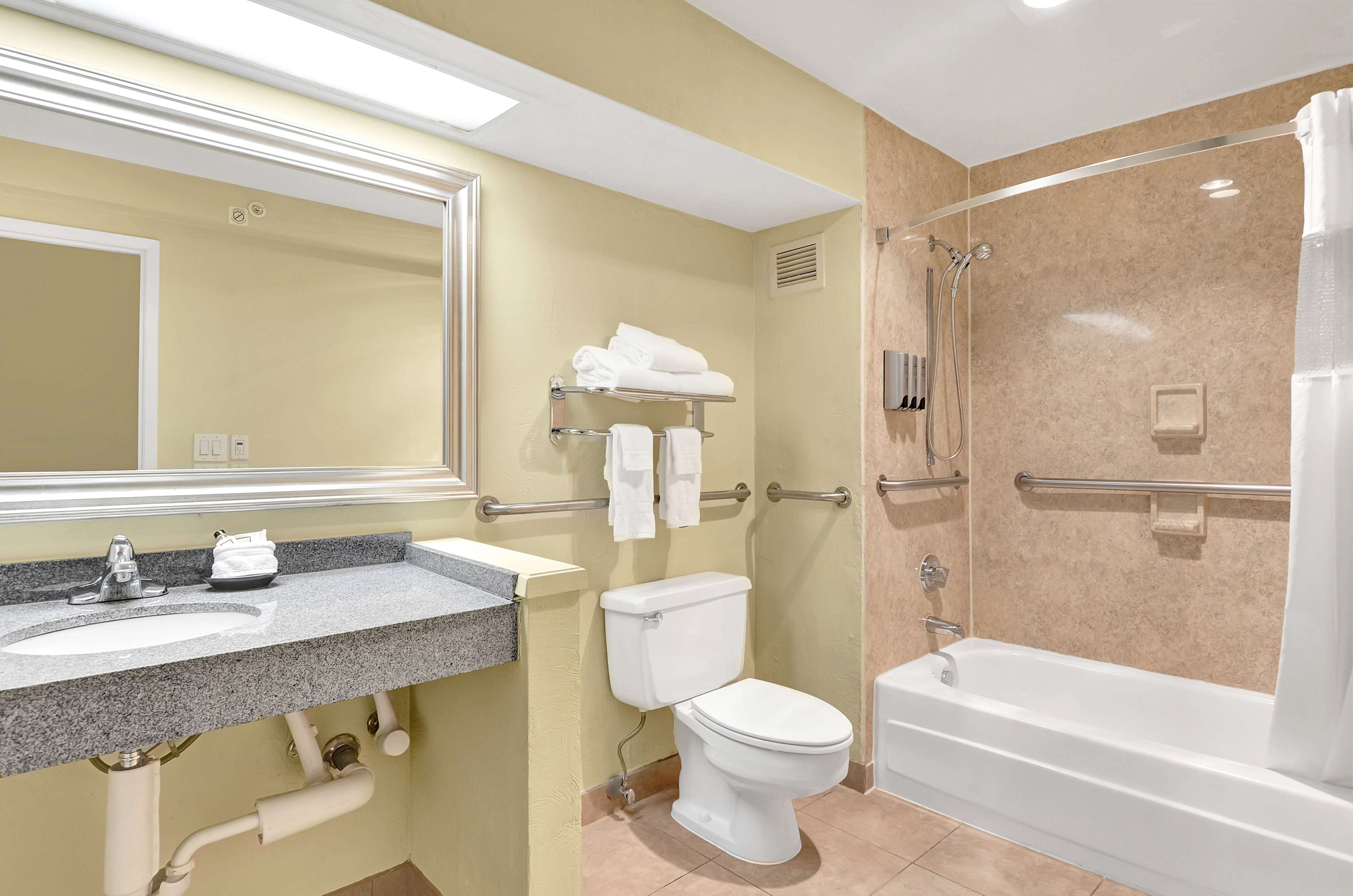 Hotel Nexus, BW Signature Collection Room Type - Accessible - 1 King, Mobility Accessible, Bathtub, Non-Smoking