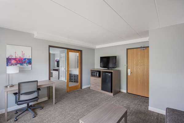  - Best Western Fort Wayne I-69 Hotel - I-69, Exit 316