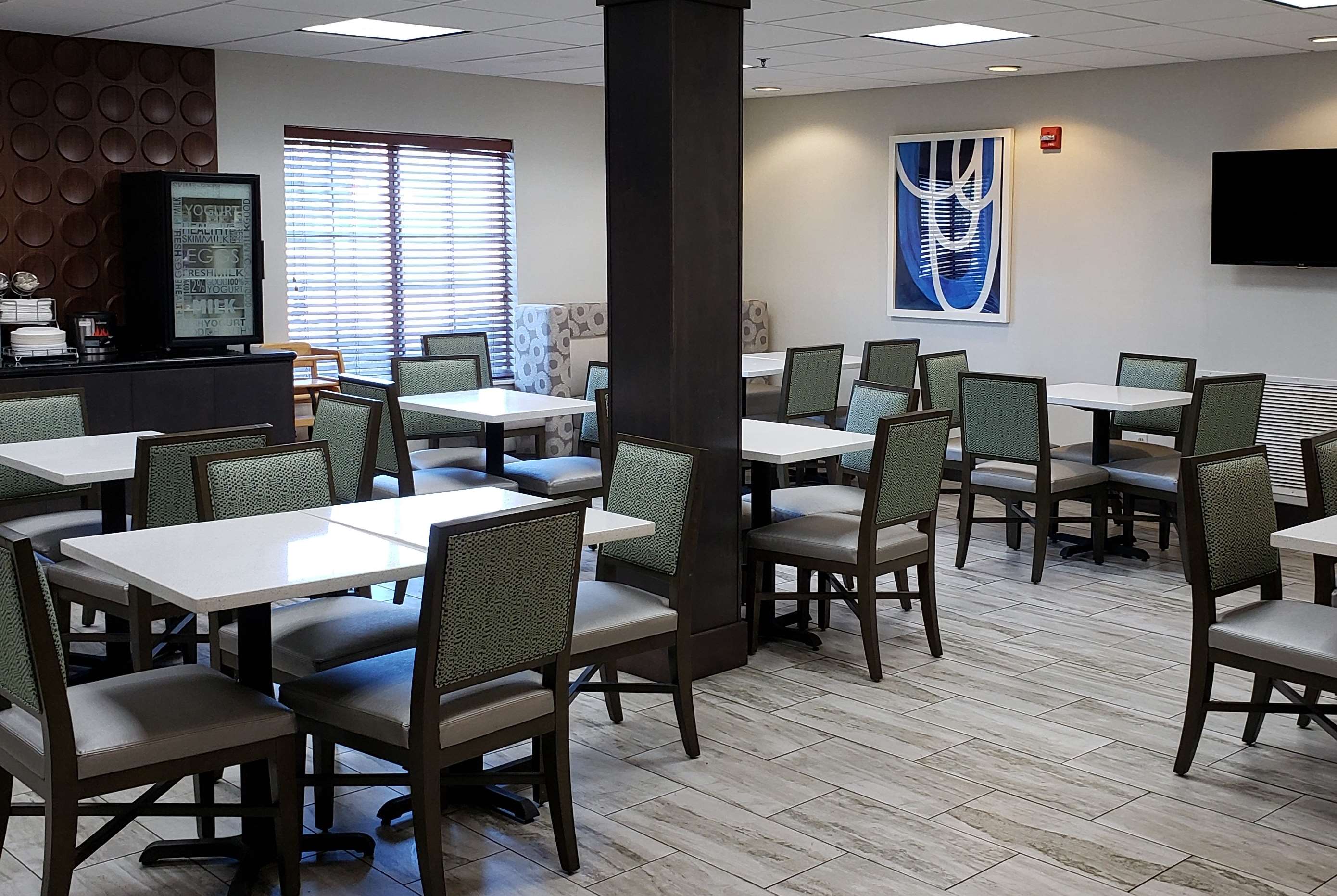 breakfast area | Wingate by Wyndham Savannah I-95 North