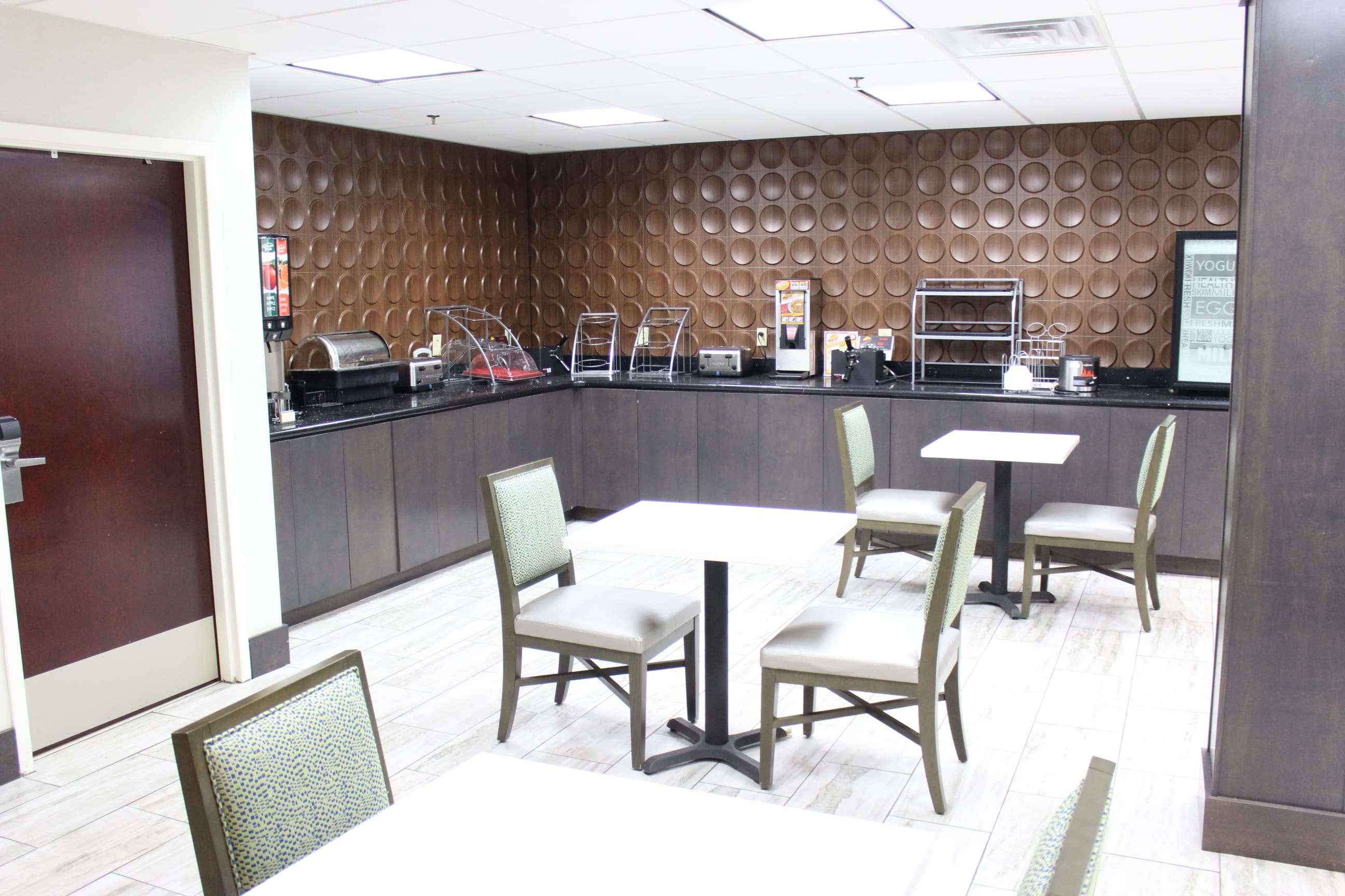 Breakfast Area | Wingate by Wyndham Savannah I-95 North