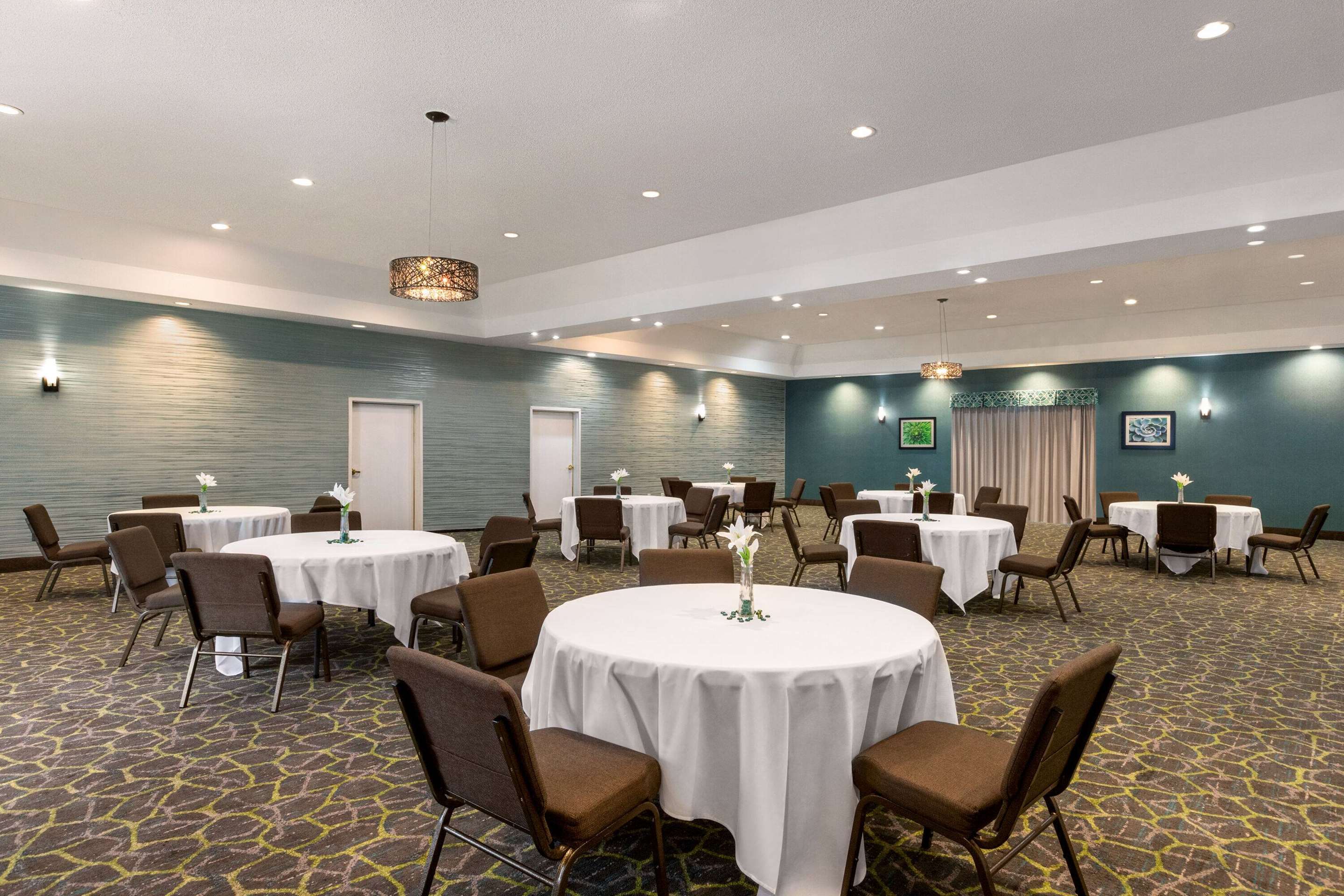 Meeting Room | Wingate by Wyndham Savannah I-95 North