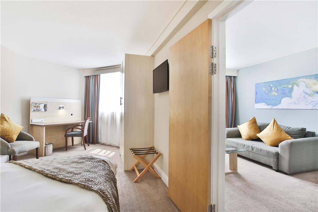 RH HOTEL PRETORIA-guestroom-Guest Room,Suite,On-Site.jpg