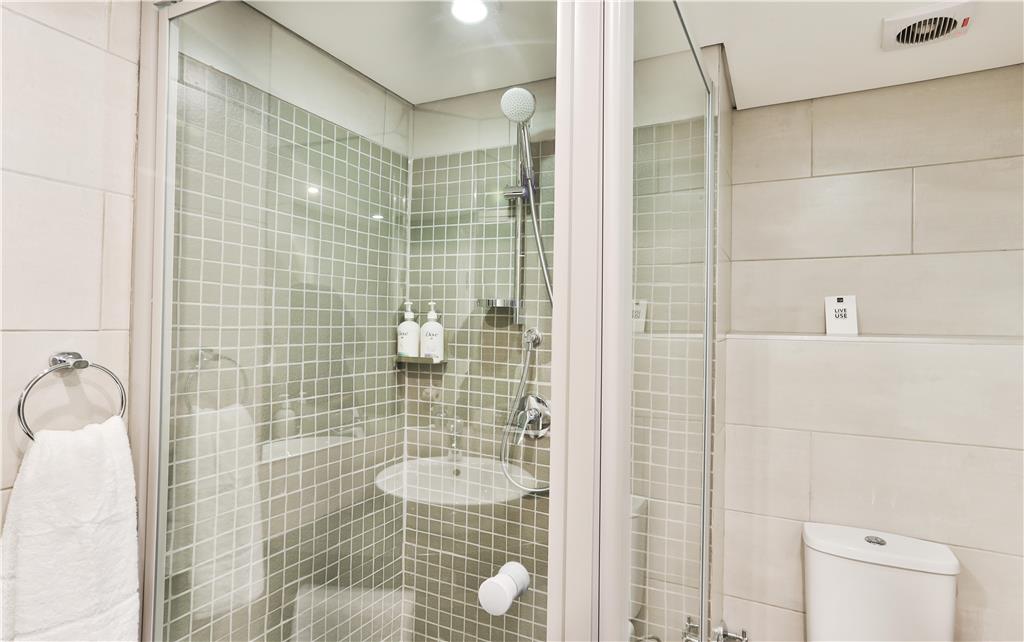 RH HOTEL PRETORIA-guestroom-Guest Room,Bathroom,Suite,On-Site.jpg