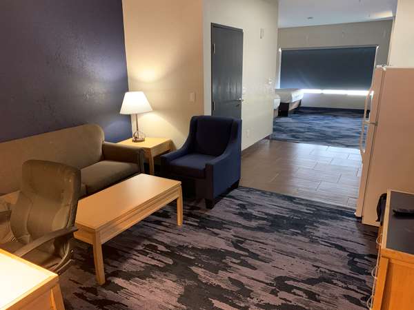  - SureStay Plus by Best Western Fort Sam Houston San Antonio - I-35 & I-410, Exit 164A