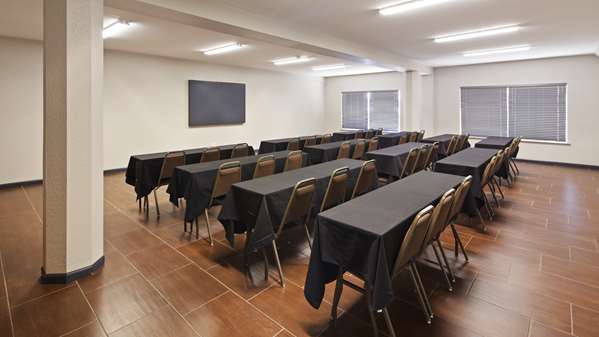  - SureStay Plus by Best Western Fort Sam Houston San Antonio - I-35 & I-410, Exit 164A