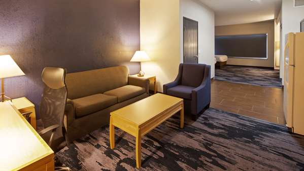  - SureStay Plus by Best Western Fort Sam Houston San Antonio - I-35 & I-410, Exit 164A