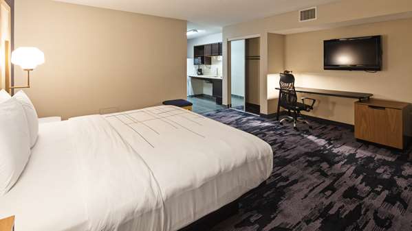 Suite - SureStay Plus by Best Western Fort Sam Houston San Antonio - I-35 & I-410, Exit 164A