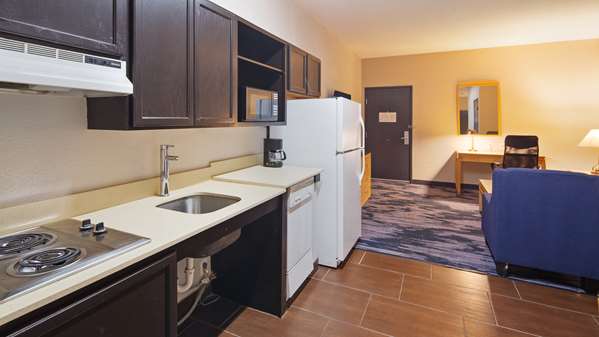  - SureStay Plus by Best Western Fort Sam Houston San Antonio - I-35 & I-410, Exit 164A