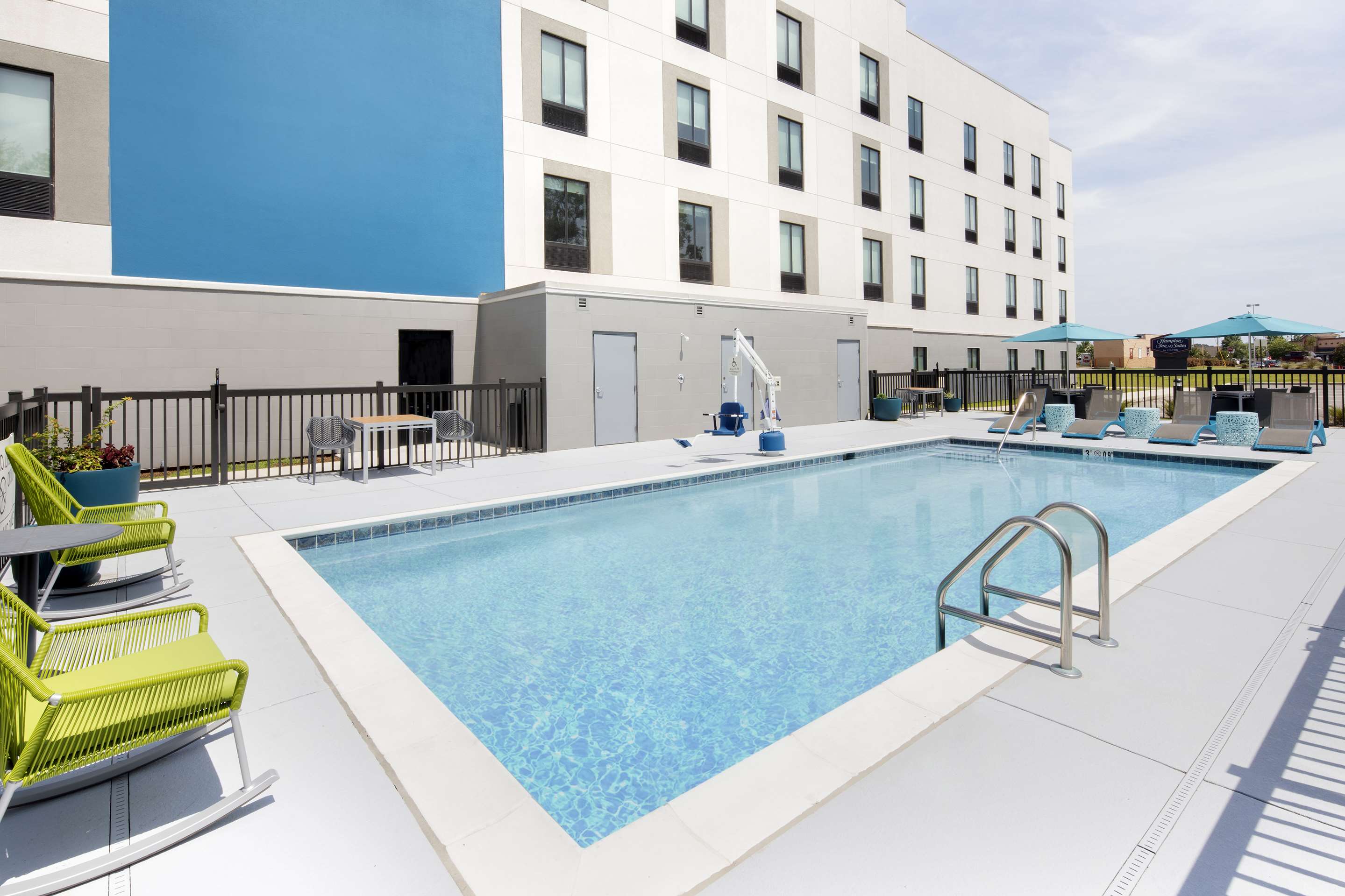 Pool | Hampton Inn & Suites D'Iberville Biloxi