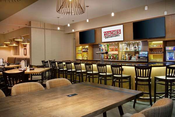 Bar - DoubleTree by Hilton Hotel Midway Airport Chicago