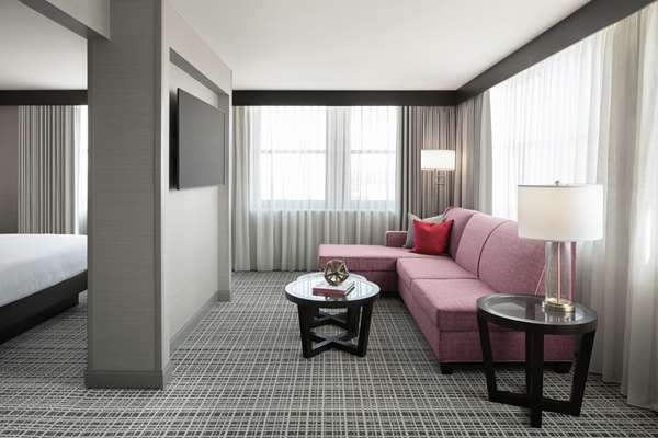  - Axis Hotel Moline - I-74, Exit 2