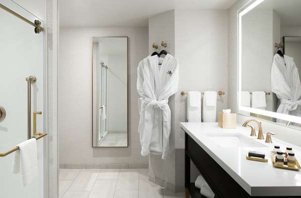  - Axis Hotel Moline - I-74, Exit 2