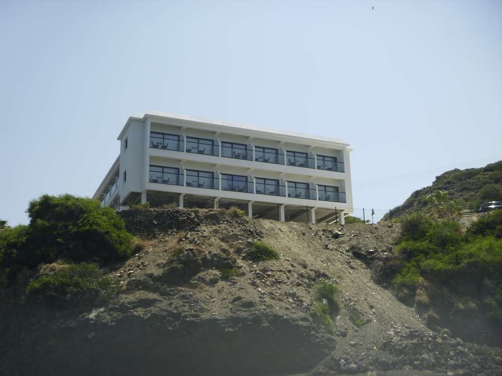 EJ Pyrgos Bay Hotel