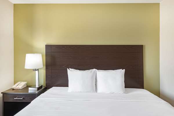 Suite - Baymont Inn & Suites Farmington