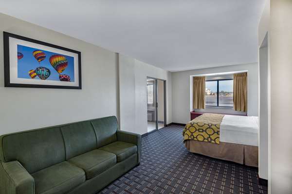 Suite - Baymont Inn & Suites Farmington