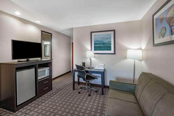 Suite - Baymont Inn & Suites Farmington