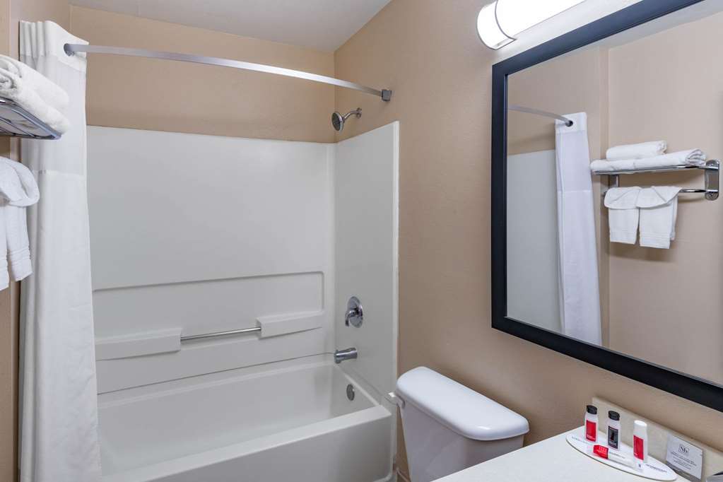 BAYMONT BY WYNDHAM FARMINGTON-guestroom-Guest Room,Bathroom,On-Site.jpg