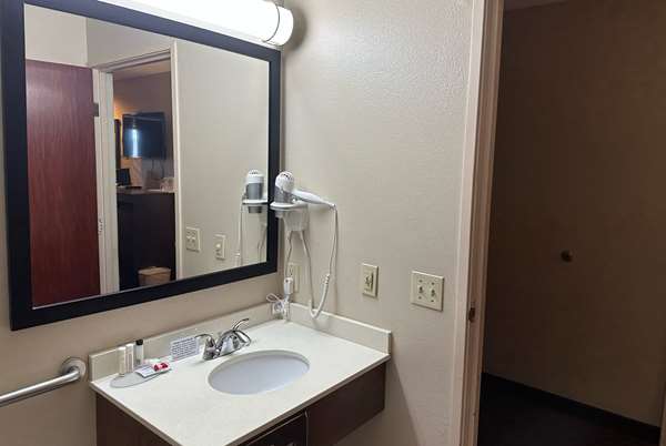  - Baymont Inn & Suites Farmington