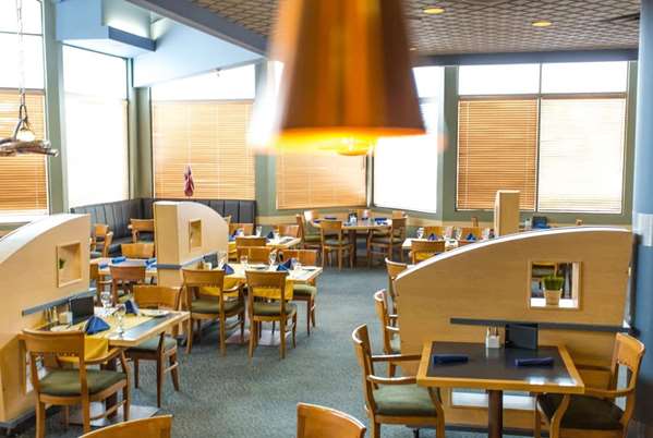 Restaurant - Royal Hotel West Edmonton