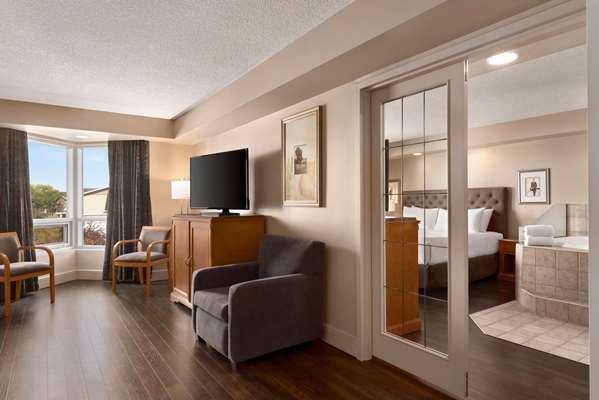 Suite - Royal Hotel West Edmonton