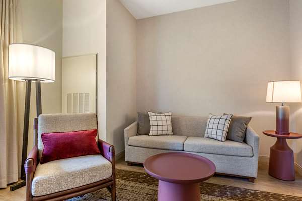 Suite - Cambria Hotel Downtown Napa Valley