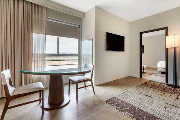 Suite - Cambria Hotel Downtown Napa Valley