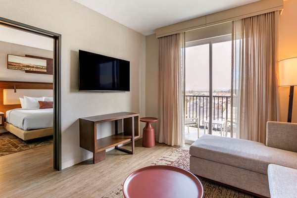 Suite - Cambria Hotel Downtown Napa Valley