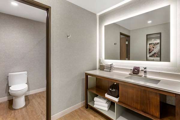 Suite - Cambria Hotel Downtown Napa Valley