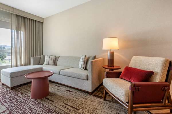 Suite - Cambria Hotel Downtown Napa Valley