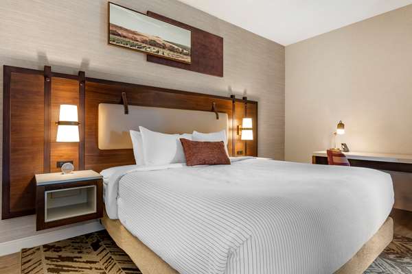 Suite - Cambria Hotel Downtown Napa Valley