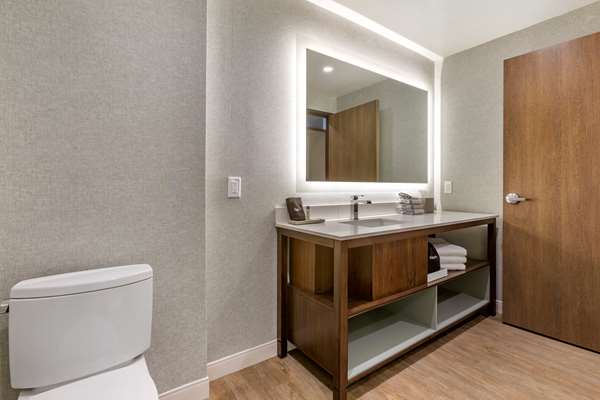 Suite - Cambria Hotel Downtown Napa Valley