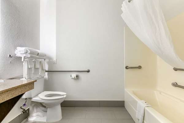  - Clarion Pointe Hotel Bradley Park Columbus - I-185, Exit 10