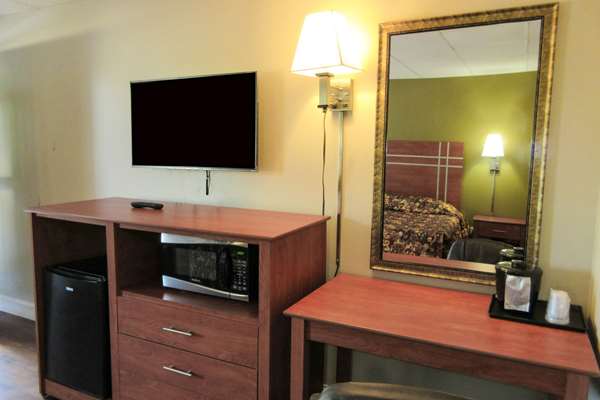  - Rodeway Inn Swansea - I-195, Exit 8